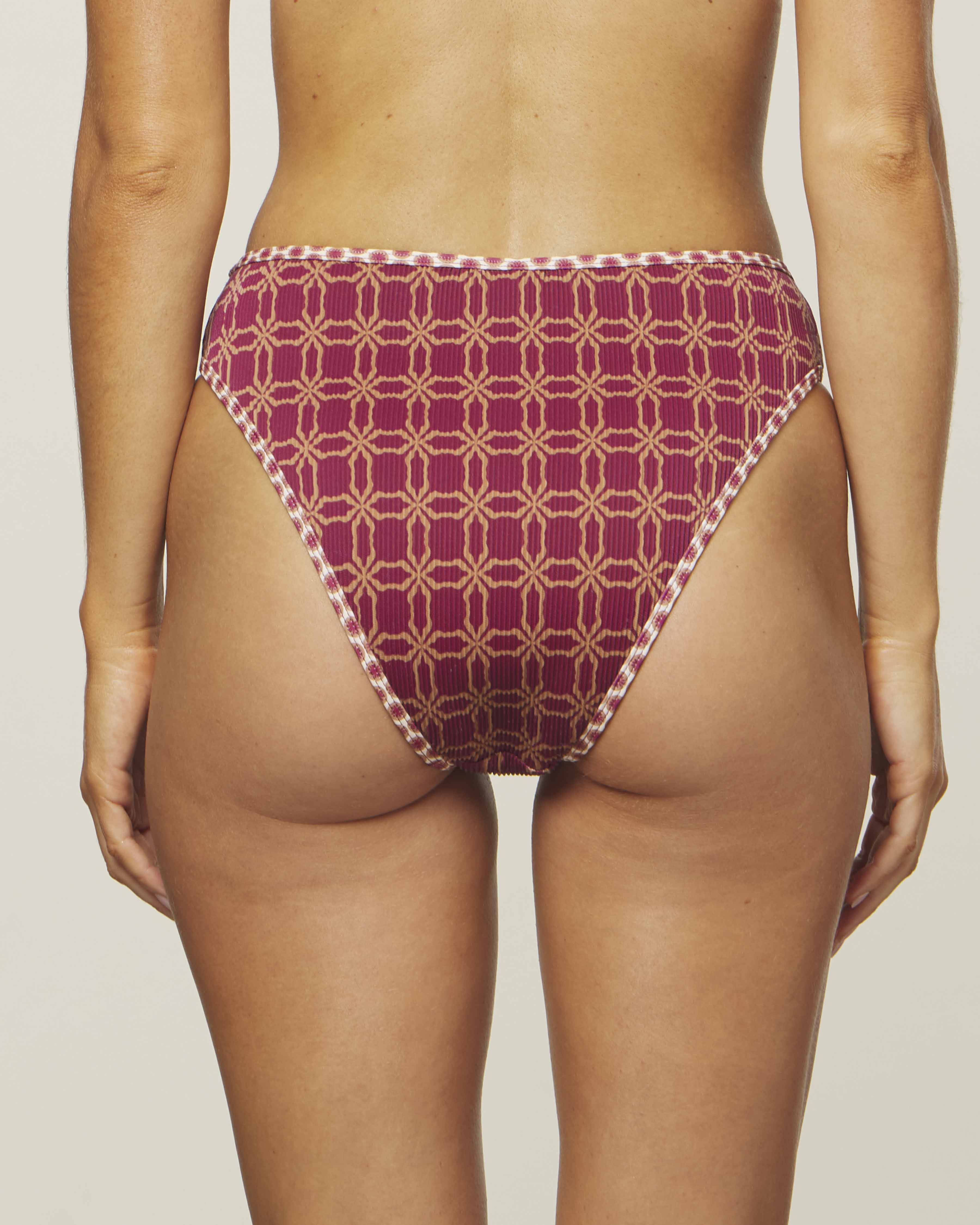 badge text: {High Waisted}